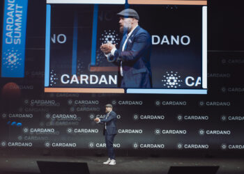 Cardano Summit Day2 Main Stage DSCF8264 (1)